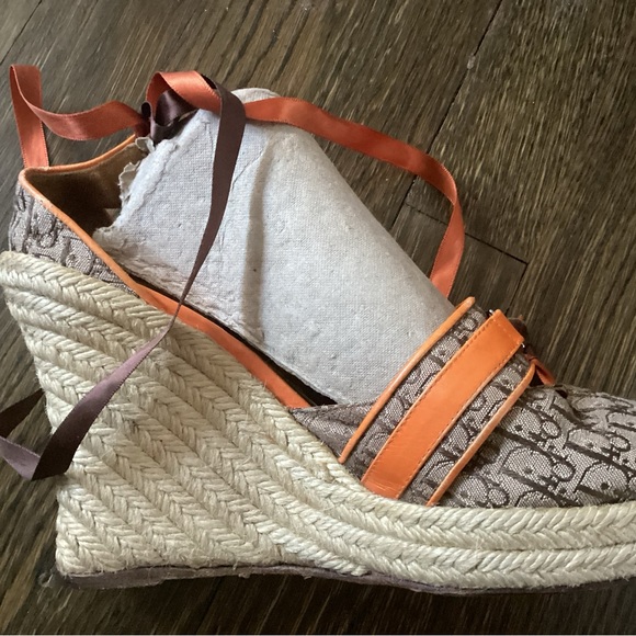 *DIOR* monogram closed toe ribbon strap.8.5 - Picture 6 of 8